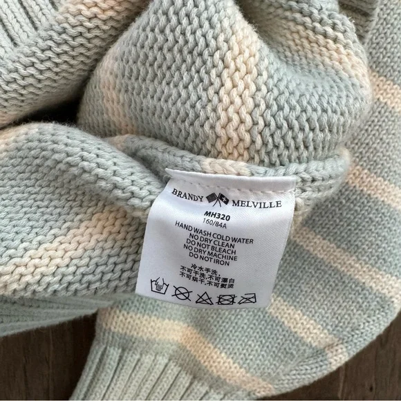 Brandy Melville Striped Crewneck Sweater - Picture 9 of 9